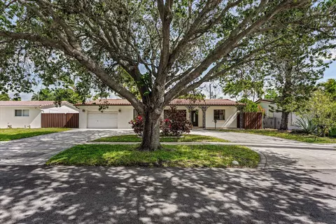1101 NE 4th Ct, Hallandale Beach, FL 33009