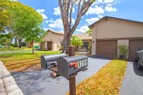 8202 NW 100th Dr, Tamarac, FL 33321
