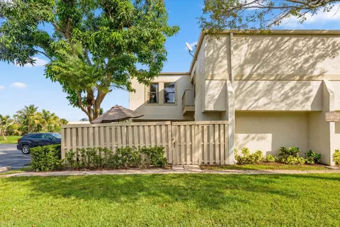 12126 Regal Ct E, Wellington, FL 33414