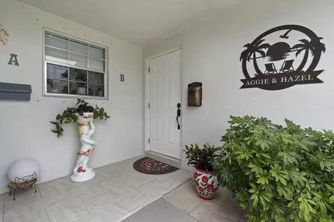 1177 S Drive Cir #B, Delray Beach, FL 33445