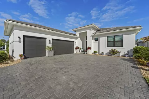 2044 SE Mosaic Blvd, Port Saint Lucie, FL 34984
