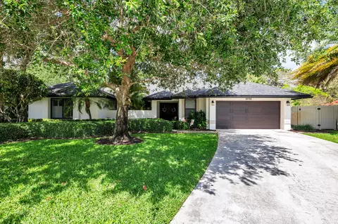 13739 Ishnala Cir, Wellington, FL 33414