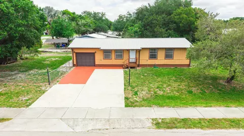 612 SW 9th St, Okeechobee, FL 34974