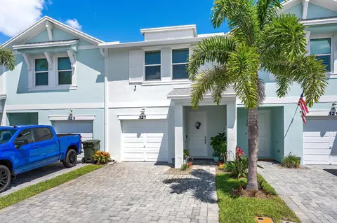 327 SE Halifax Ln, Stuart, FL 34994