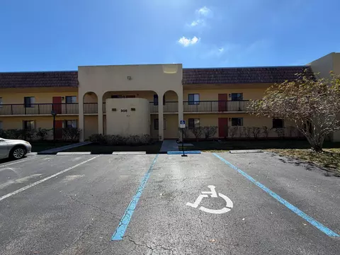 906 SW 9th Street Cir #207, Boca Raton, FL 33486