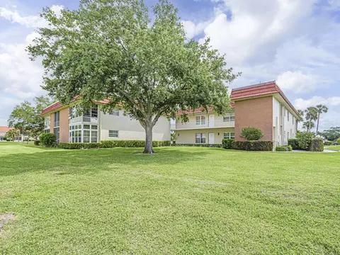 4 Vista Palm Ln #105, Vero Beach, FL 32962