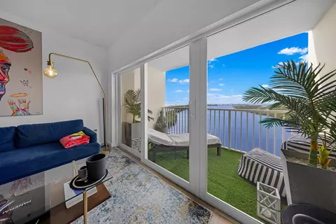 300 Bayview Dr #1614, Sunny Isles Beach, FL 33160