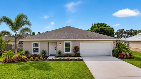 1932 SW Lennox St, Port Saint Lucie, FL 34953