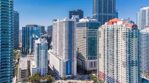 1200 Brickell Bay Dr #3906, Miami, FL 33131