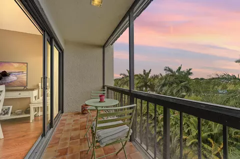 3050 Presidential Way #403, West Palm Beach, FL 33401