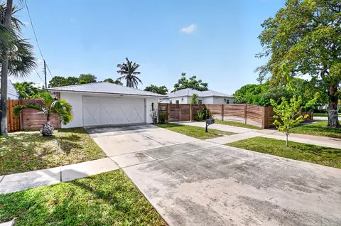 702 Forest Hill Blvd, West Palm Beach, FL 33405