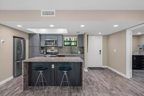 11863 Wimbledon Cir #438, Wellington, FL 33414