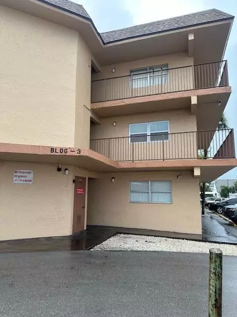 4141 NW 26th St #322, Lauderhill, FL 33313