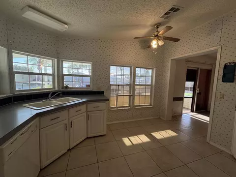 1621 SW 35th Cir, Okeechobee, FL 34974 photo 2