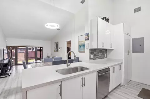 3414 Freedom Dr, Hollywood, FL 33021