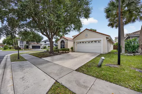 10870 Old Bridgeport Ln, Boca Raton, FL 33498