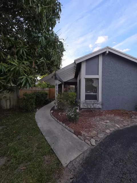 8131 SW 4th St, North Lauderdale, FL 33068