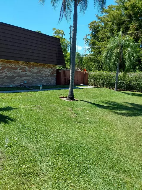 3885 Louis Dr #1203, Lake Worth, FL 33461