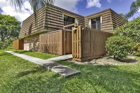 3885 Louis Dr #1203, Lake Worth, FL 33461