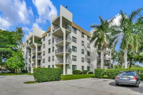 6190 Woodlands Blvd #312, Tamarac, FL 33319