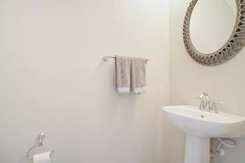 Bath - 638 SW Glen Crest Way, Stuart, FL 34997 photo 1 of 4