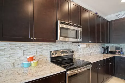 Kitchen - 638 SW Glen Crest Way, Stuart, FL 34997 photo 4 of 5