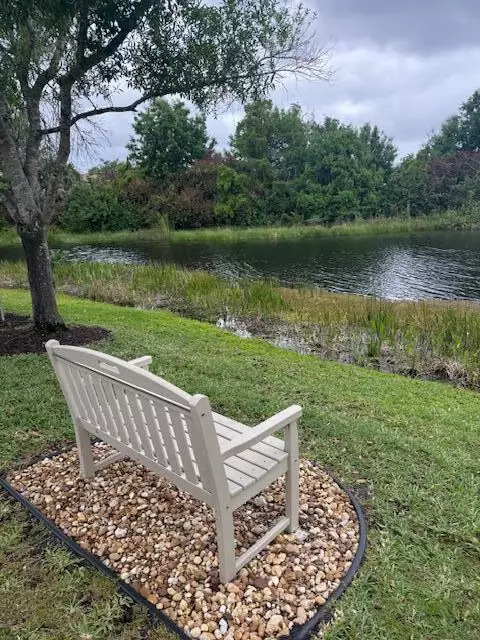 View/Area - 638 SW Glen Crest Way, Stuart, FL 34997 photo 2 of 3