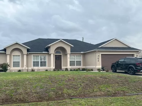 616 SW Jaffe Ave, Port Saint Lucie, FL 34953