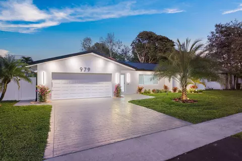 979 NW 8th St, Boca Raton, FL 33486