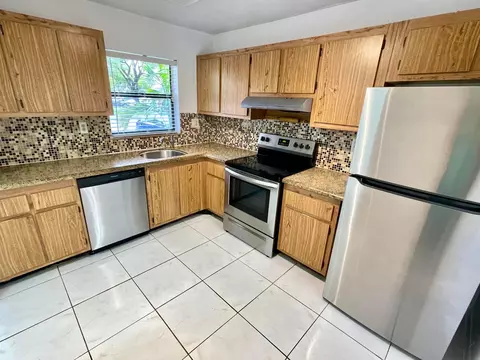 10442 Sunrise Lakes Blvd #104, Sunrise, FL 33322