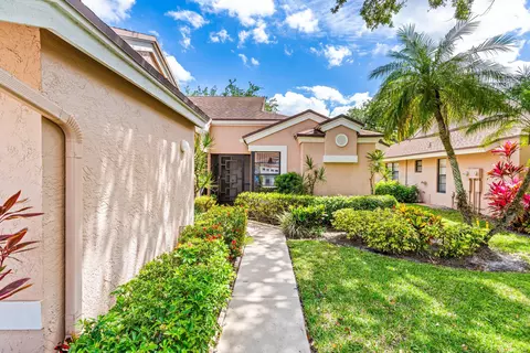 8356 Sunmeadow Ln, Boca Raton, FL 33496