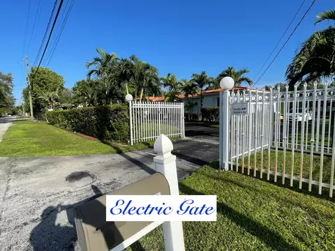 88 NE 154th St, North Miami Beach, FL 33162