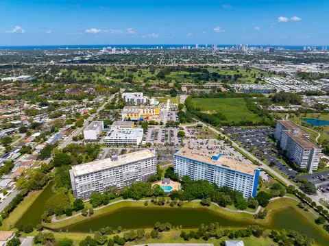 4001 Hillcrest Dr #406, Hollywood, FL 33021