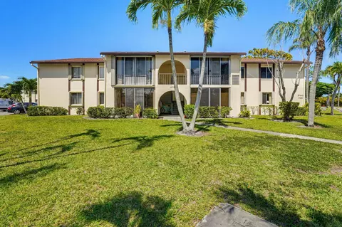 5760 Pine Wood Dr #D-1, Greenacres, FL 33463