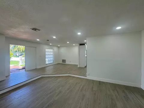 6260 SW 6th St, Margate, FL 33068