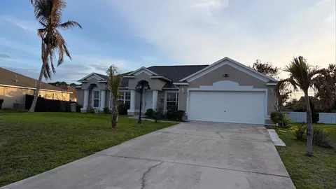 956 SW Del Rio Blvd, Port Saint Lucie, FL 34953