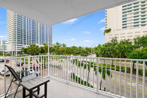 95 N Birch Rd #304, Fort Lauderdale, FL 33304