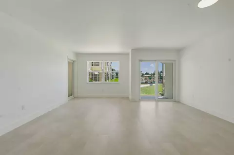 700 Pine Dr #105, Pompano Beach, FL 33060