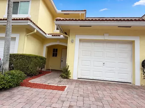 917 Imperial Lake Rd, West Palm Beach, FL 33413