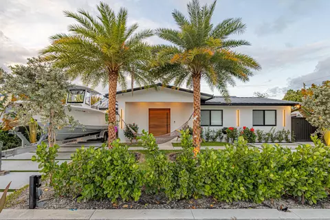 807 Hollywood Pl, West Palm Beach, FL 33405