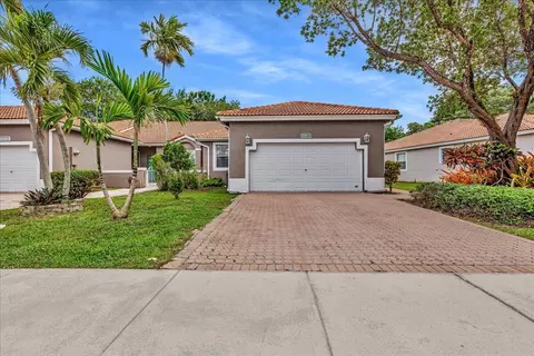 7600 S Aragon Blvd #3, Sunrise, FL 33322