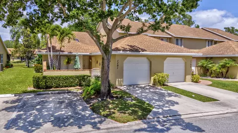 1101 Maplewood Dr, Greenacres, FL 33415