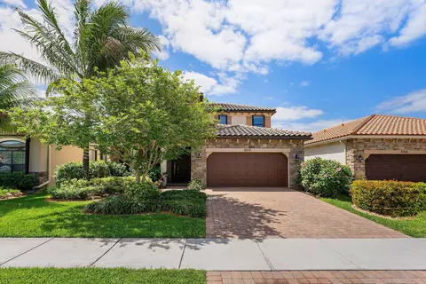 8910 Sea Chase Dr, Lake Worth, FL 33467