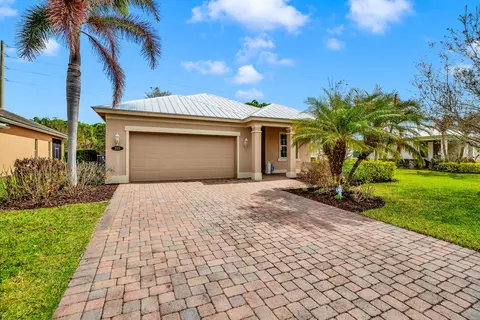 393 11th Sq SW, Vero Beach, FL 32962