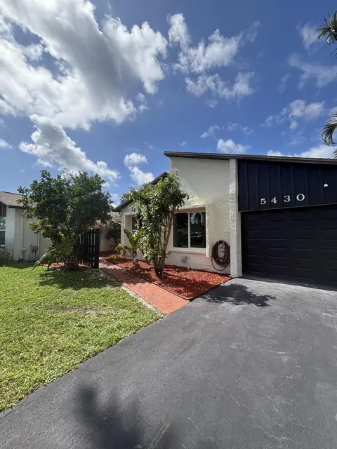 5430 Mirror Lakes Blvd, Boynton Beach, FL 33472