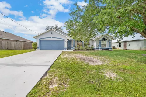 5930 NW Theda Ln, Port Saint Lucie, FL 34983