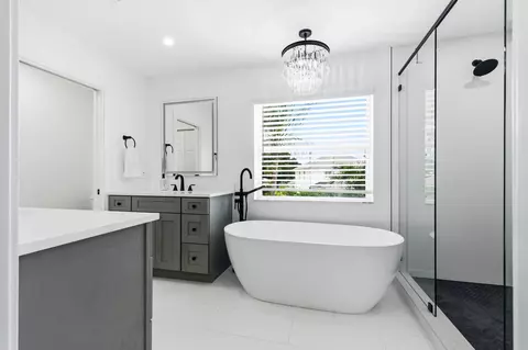 Bath - 573 Cocoplum Dr E, Jupiter, FL 33458 photo 2 of 4