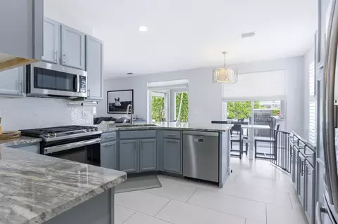 Kitchen - 573 Cocoplum Dr E, Jupiter, FL 33458 photo 3 of 3