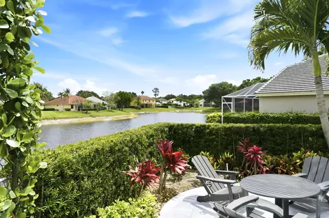 Exterior - 573 Cocoplum Dr E, Jupiter, FL 33458 photo 6 of 7