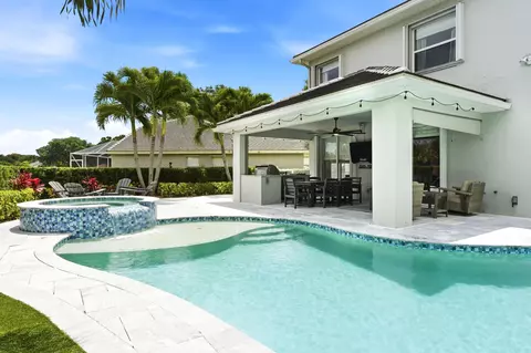 Exterior - 573 Cocoplum Dr E, Jupiter, FL 33458 photo 3 of 7